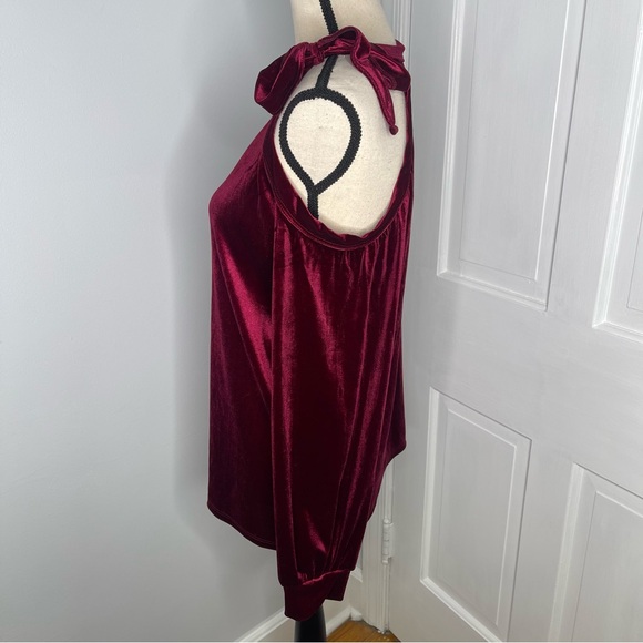 BiBi Red Velvet Tie Shoulder Top Size Large - Picture 6 of 9